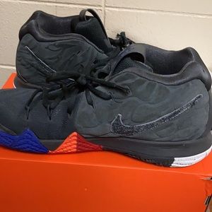 Size 13 Nike kyrie 4